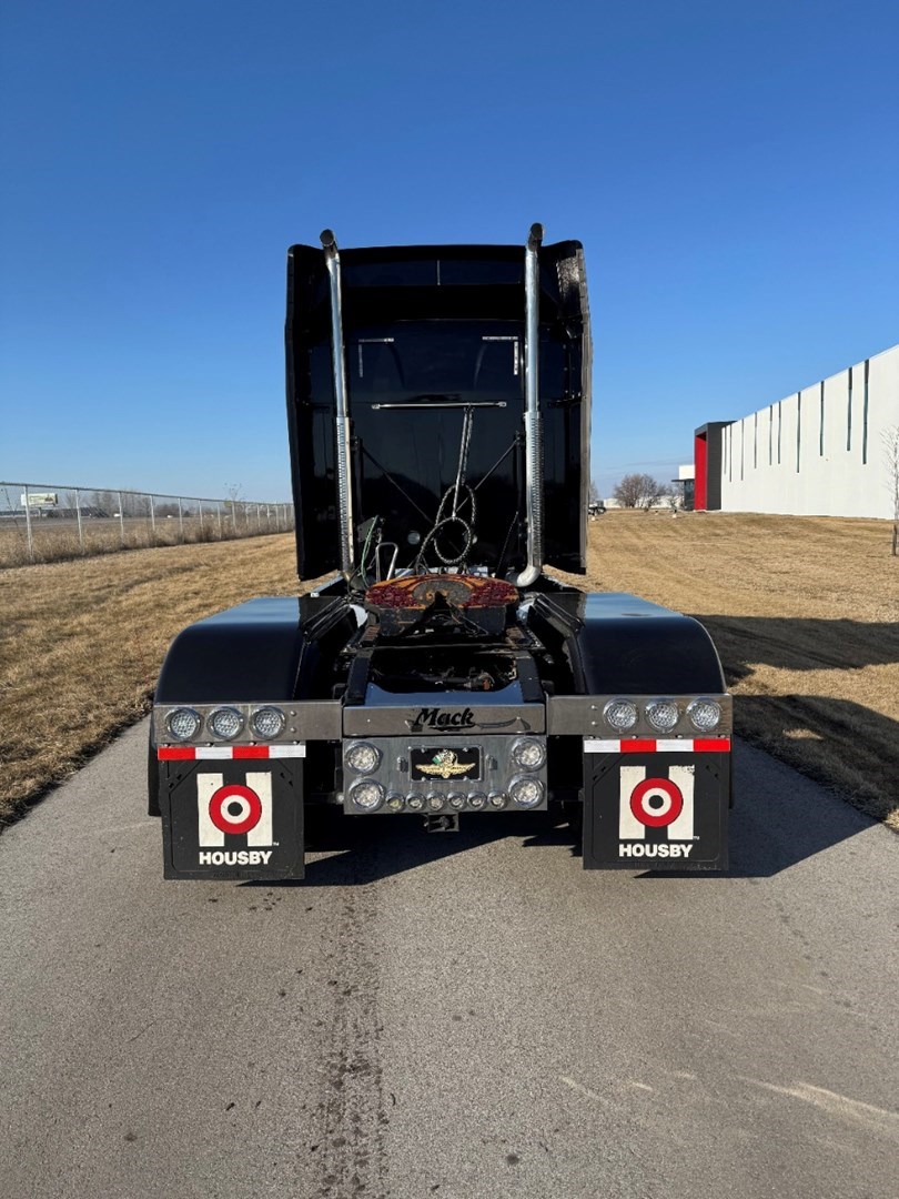 2016 MACK CXU613 - USED TRUCKS SLEEPER - image 5